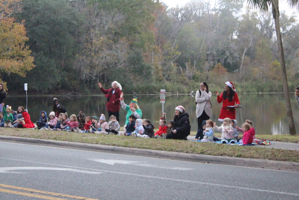 Younger Gators from UF's Baby Gator of Lake Alice wave to parade participants. (Photo by Nick Anschultz)