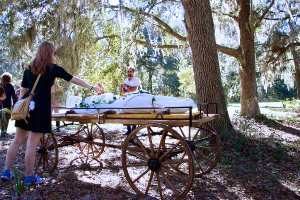 Bringing a body to the burial site at Prairie Creek Conservation Cemetery. Courtesy of Prairie Creek Conservation Cemetery 