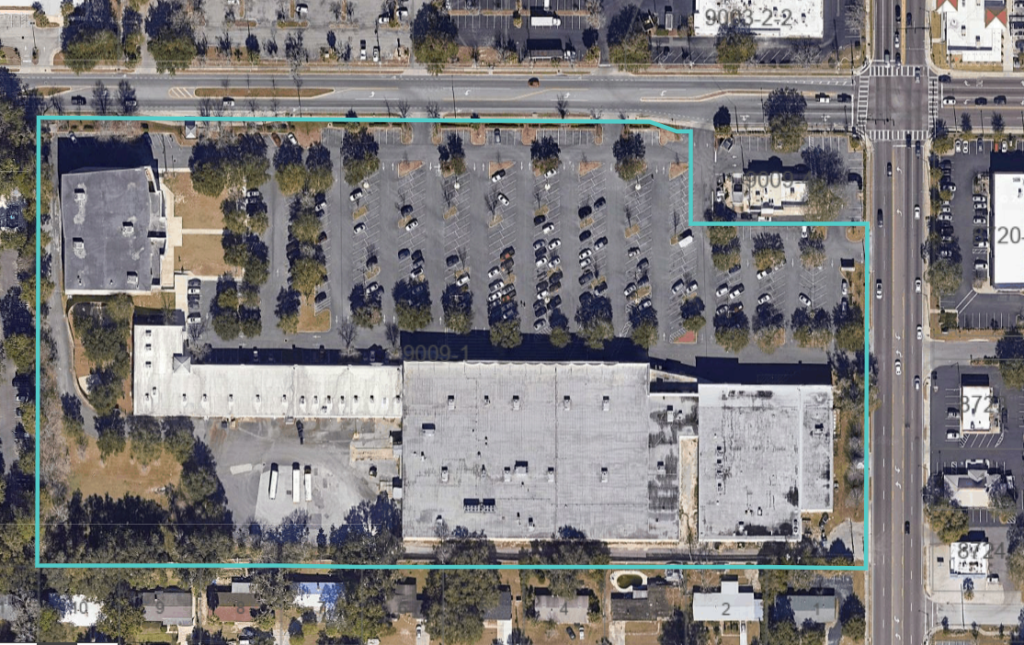 A map shows Verde Plaza on the southwest corner of NW 13th Street and NW 23rd Avenue. 