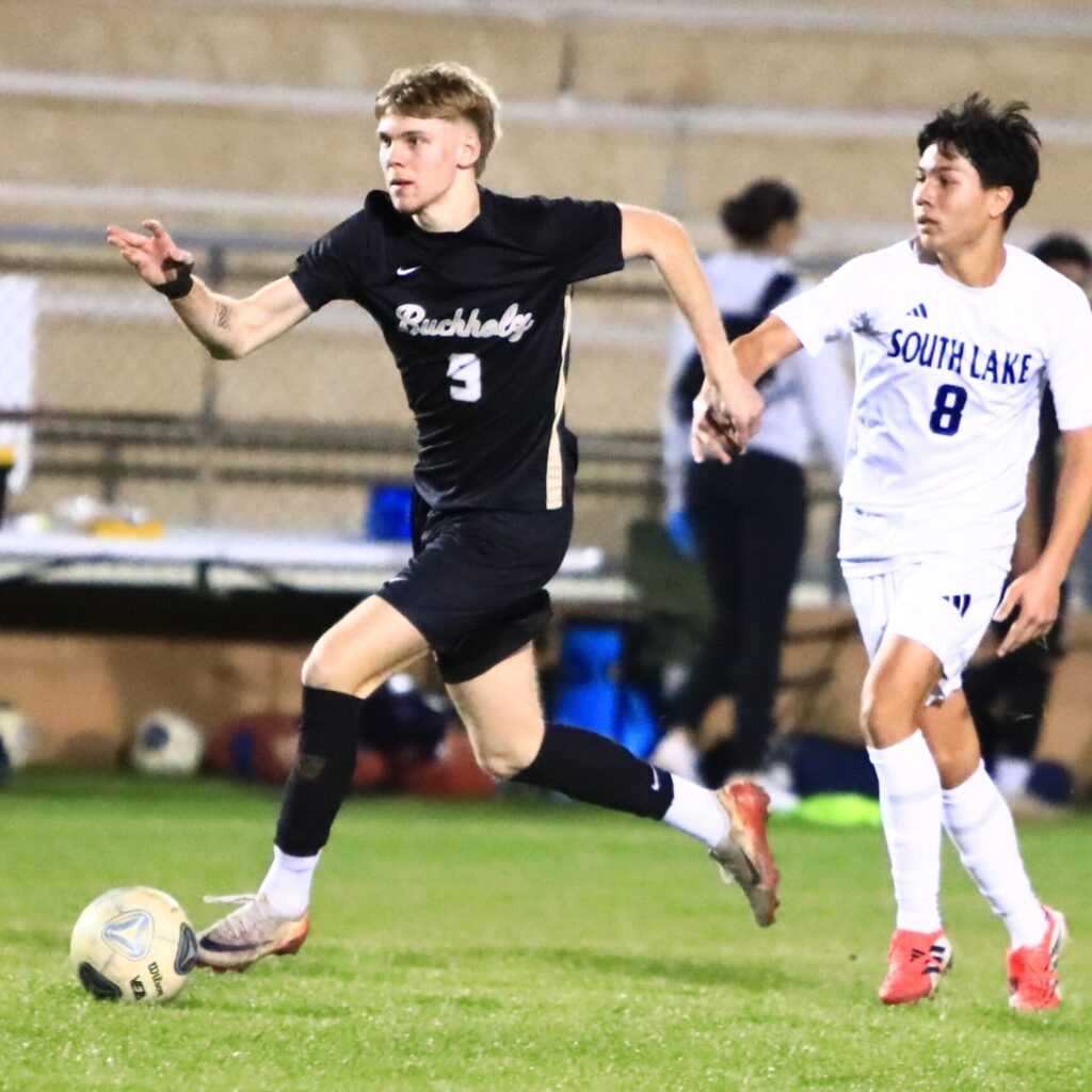 Buchholz's Teague McNeal (9) brings the ball downfield against South Lake (Groveland) in the Class 6A-Region 1 Semifinals. Photo by C.J. Gish