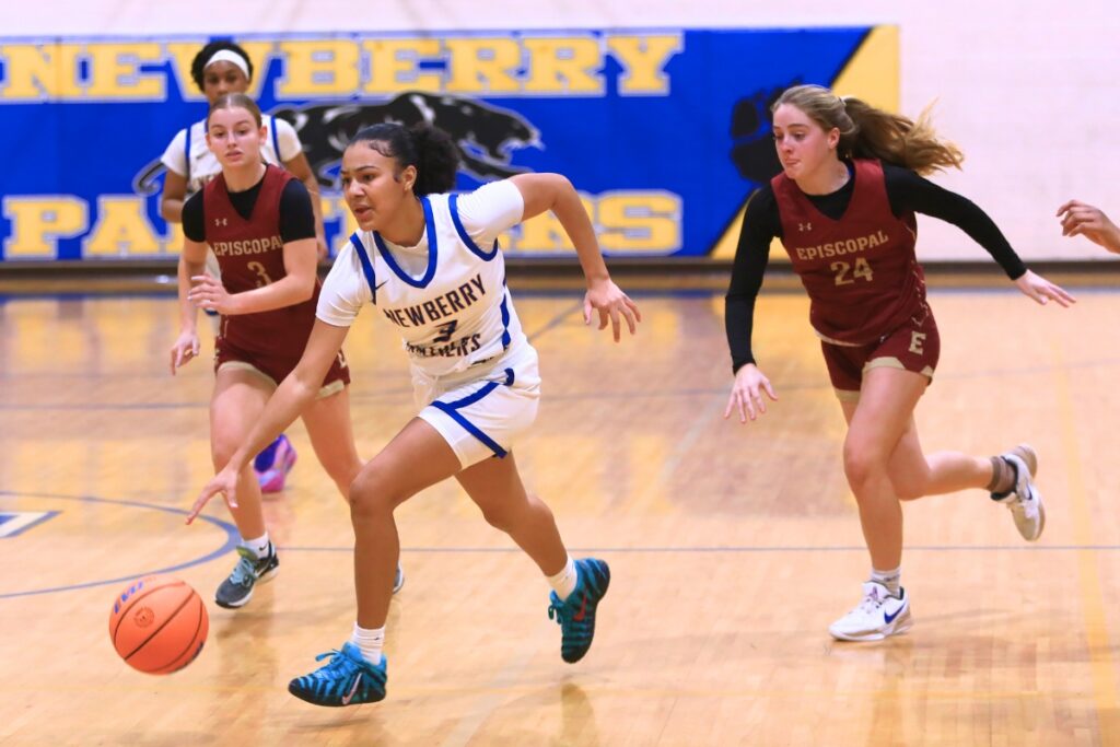 Newberry's Rihanna Chiever (3) drives downcourt against Episcopal (Jacksonville) in the Class 3A-Region 1 Quarterfinals. Photo by C.J. Gish