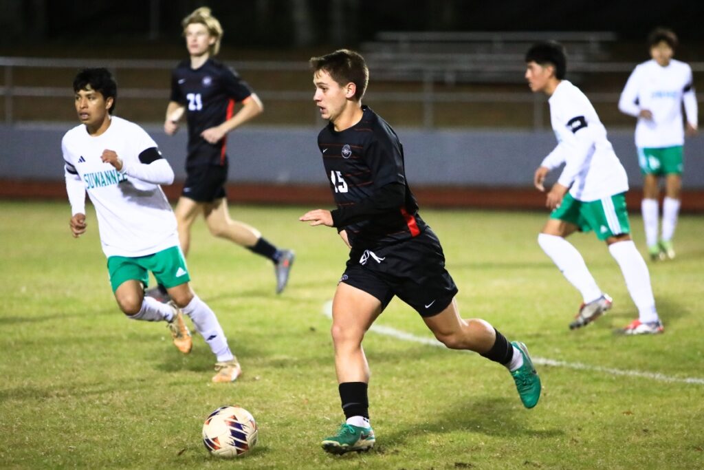 Santa Fe's Wayne Boone (15) drives the ball downfield against Suwannee in the Class 3A-Region 1 Quarterfinals. Photo by C.J. Gish