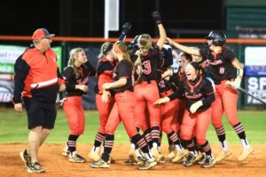 Trenton rallies past Santa Fe in 9 innings