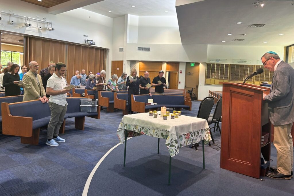 Rabbi Cy Stanway of Temple Shir Shalom leads the audience in a recitation of the Mourner’s Kaddish, a Jewish prayer for the dead.