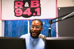 J Smart drops R&B nostalgia on Gainesville’s newest radio show