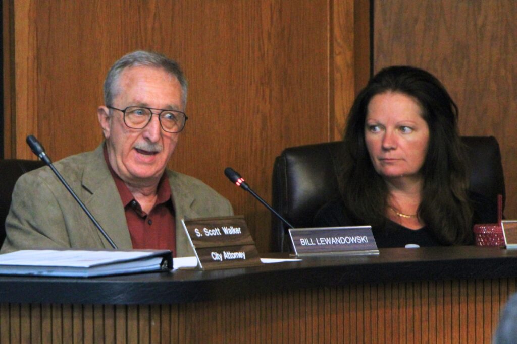 Archer City Commissioners Bill Lewandowski (left) and Karen Fiore. Photo by Lillian Hamman