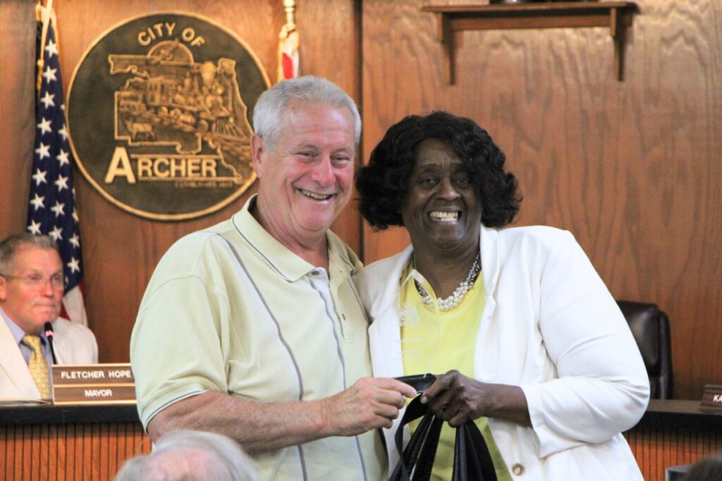 Assistant City Manager John Martin gives Marilyn Green an award as she departs from the commission. Photo by Lillian Hamman