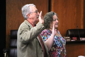Lewandowski, Rossi sworn onto Archer City Commission 