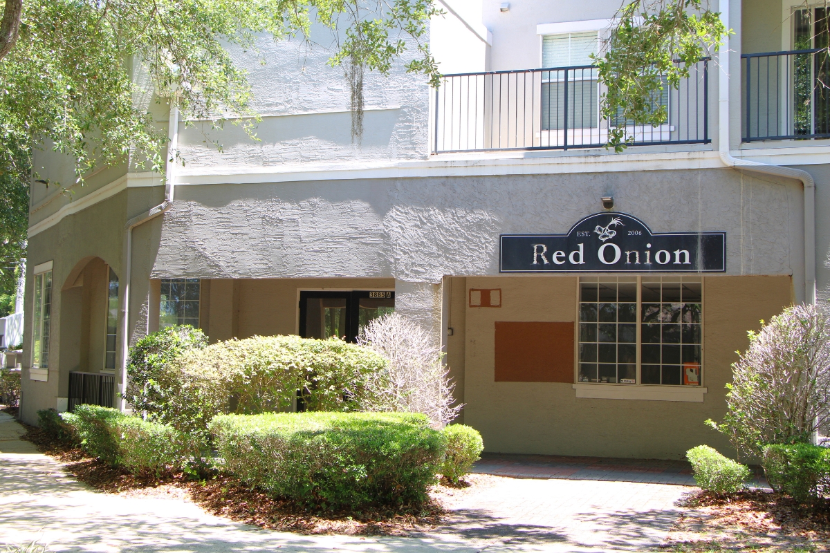 The Red Onion building that Luke's Bagels will take over.