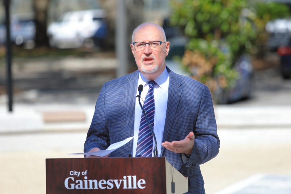 Mayor Harvey Ward said communities will get stronger by talking and carrying heavy items emotionally. Photo by Seth Johnson