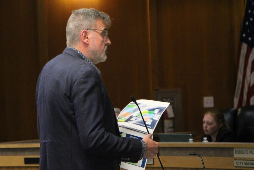 Gerry Dedenbach, planner for the applicant, presents before the Alachua City Commission. 