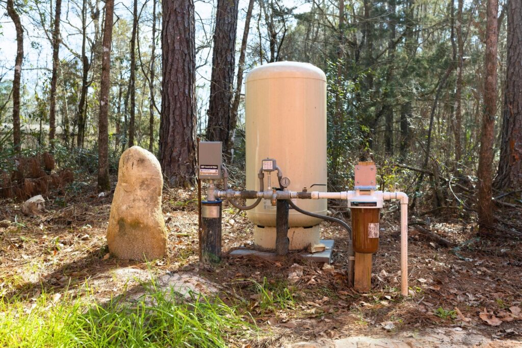 A well system with tank. Photo by Cat Wofford - UF-IFAS