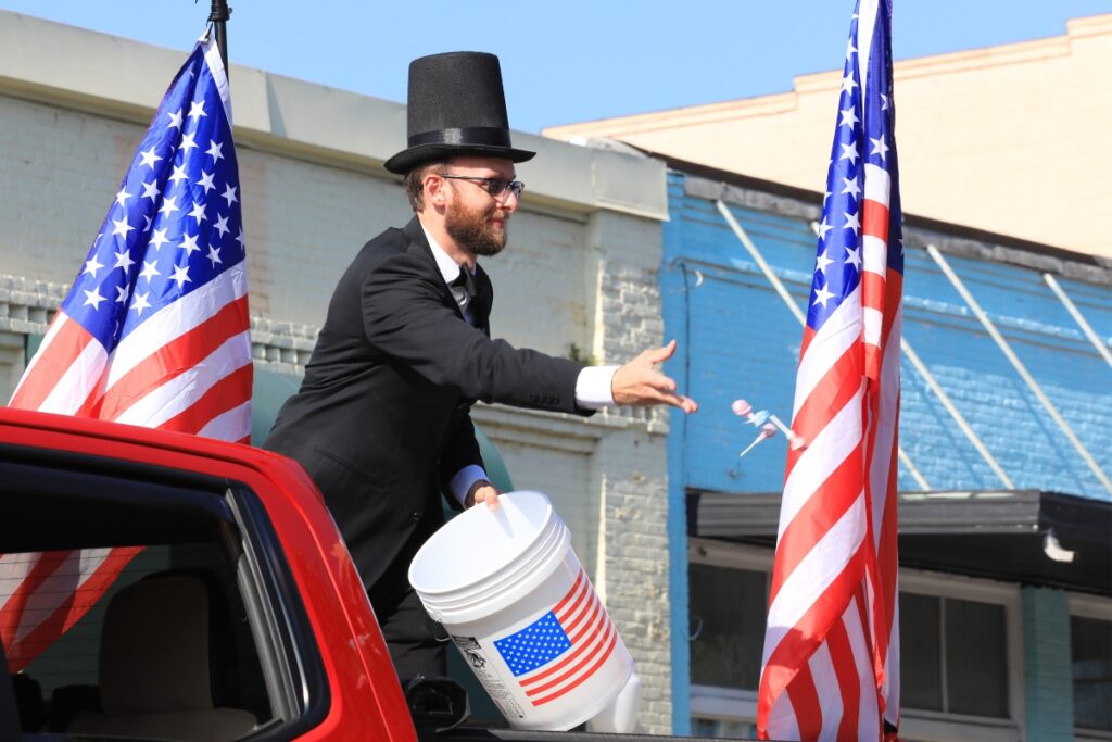 The Alachua County Republican Party represented Abraham Lincoln and the Gettysburg Address. 