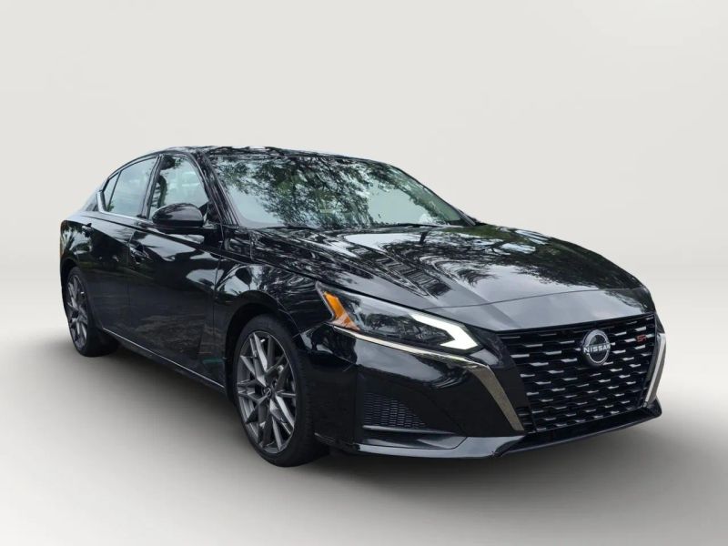 2023 Nissan Altima VC-T SR Sedan 4D