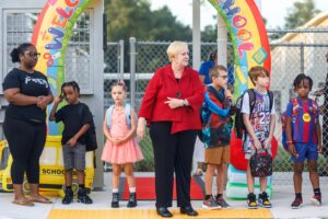 New Oak View K-8 welcomes students for first day of school 