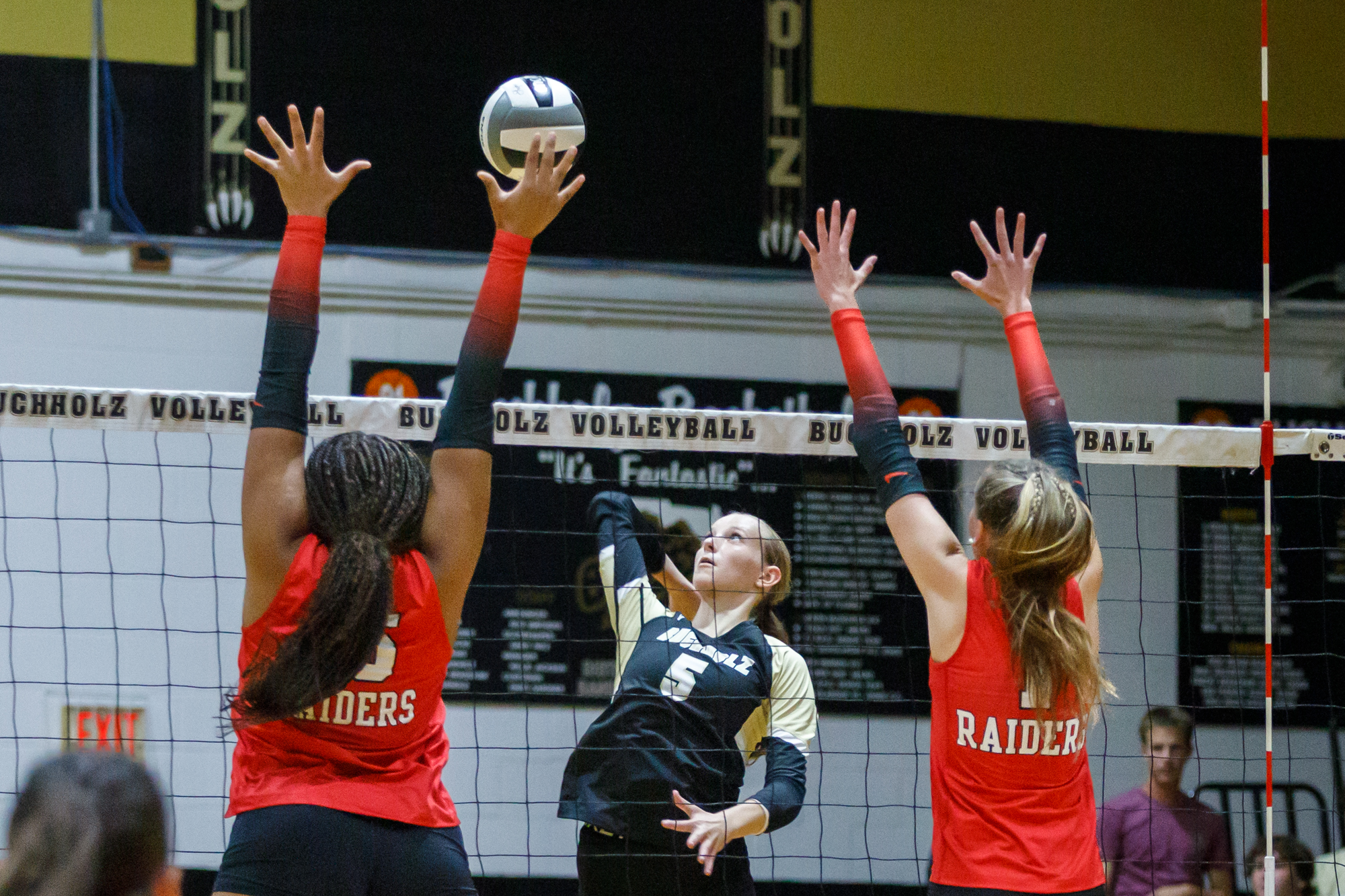 Santa Fe rallies past rival Buchholz in 5 sets