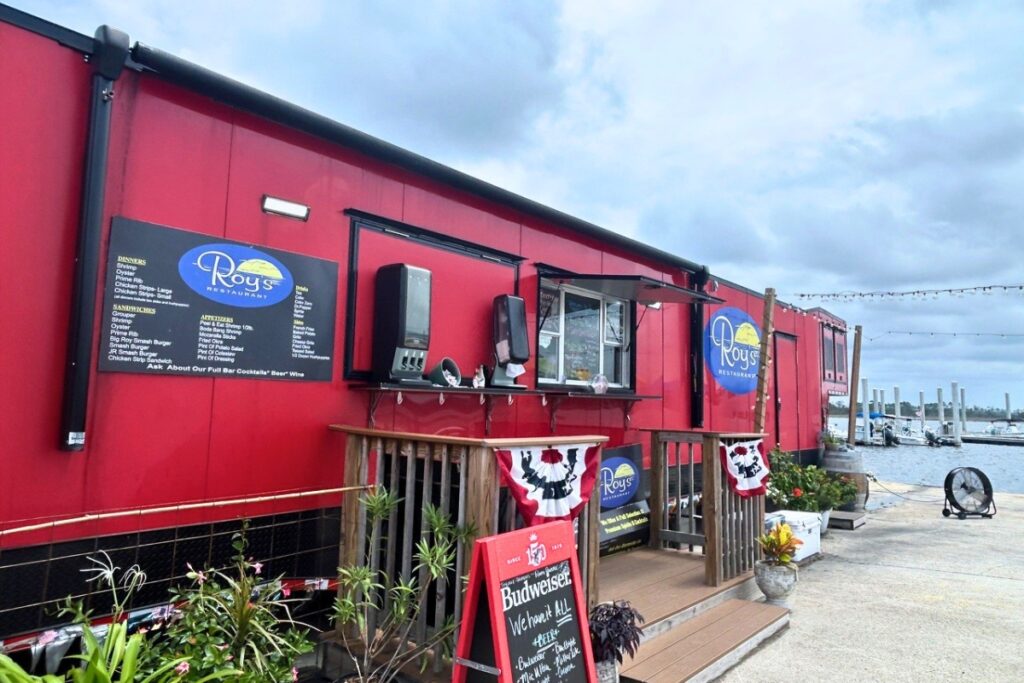 Roy’s Restaurant food truck. Photo by Ronnie Lovler