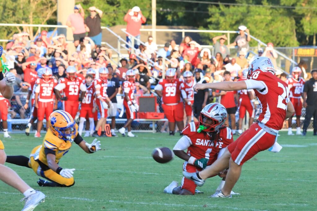 Santa Fe strikes first with a Mayer Steen field goal. Photo by Seth Johnson