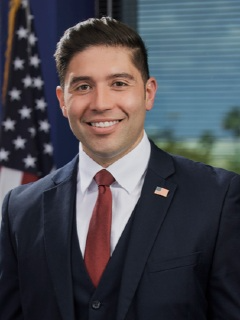 Headshot of Roberto Gonzalez with PereGonza The Attorneys