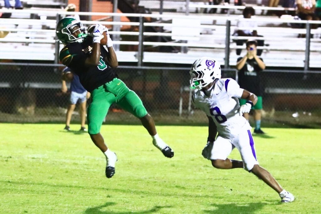 Suwannee's Kamari Lovett (5) scored on an 11-yard reception in the third quarter against Gainesville. Photo by C.J. Gish