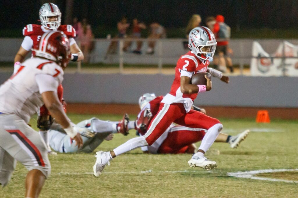 Santa Fe's Gavin Peterson with a run during a game against Dunnellon on Thursday. Photo by Walker Smith