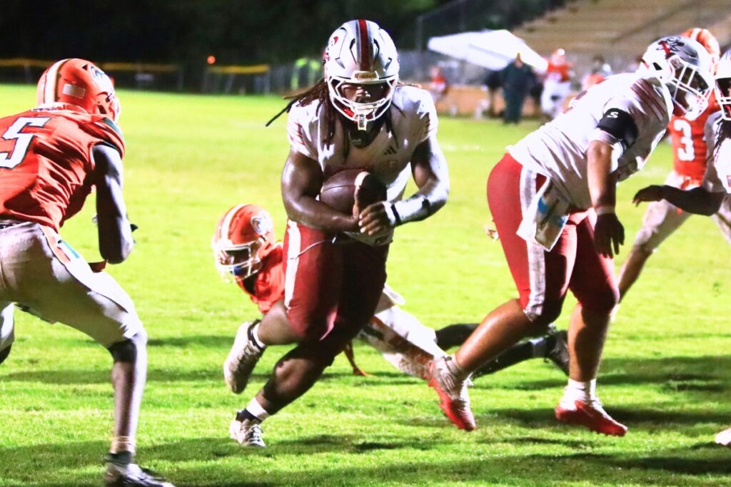 Santa Fe's Jasiah Powell (3) runs into the end zone for a 28-14 third quarter lead over Eastside on Thursday. Photo by C.J. Gish