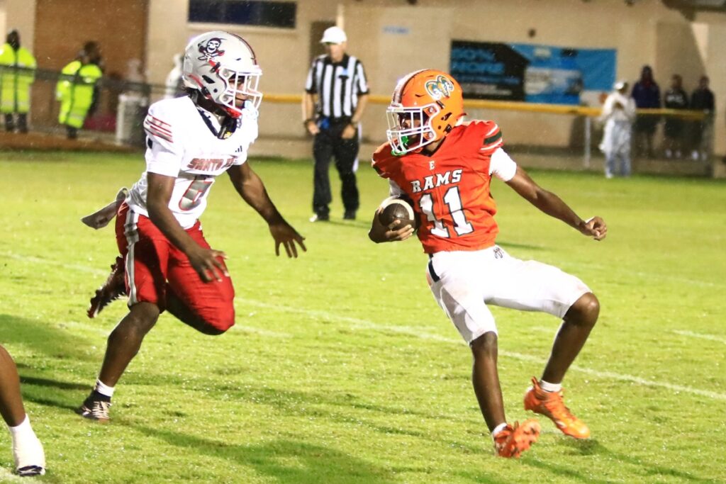 Santa Fe's Jayvin Williams (6) goes after Eastside's Malicah Williams (11) on Thursday. Photo by C.J. Gish