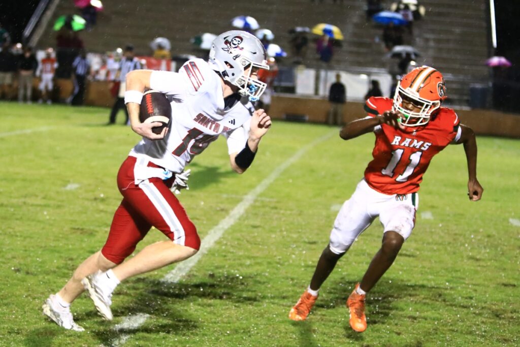 Santa Fe's Tyson Thomas (14) with a catch against Eastside on Thursday. Photo by C.J. Gish