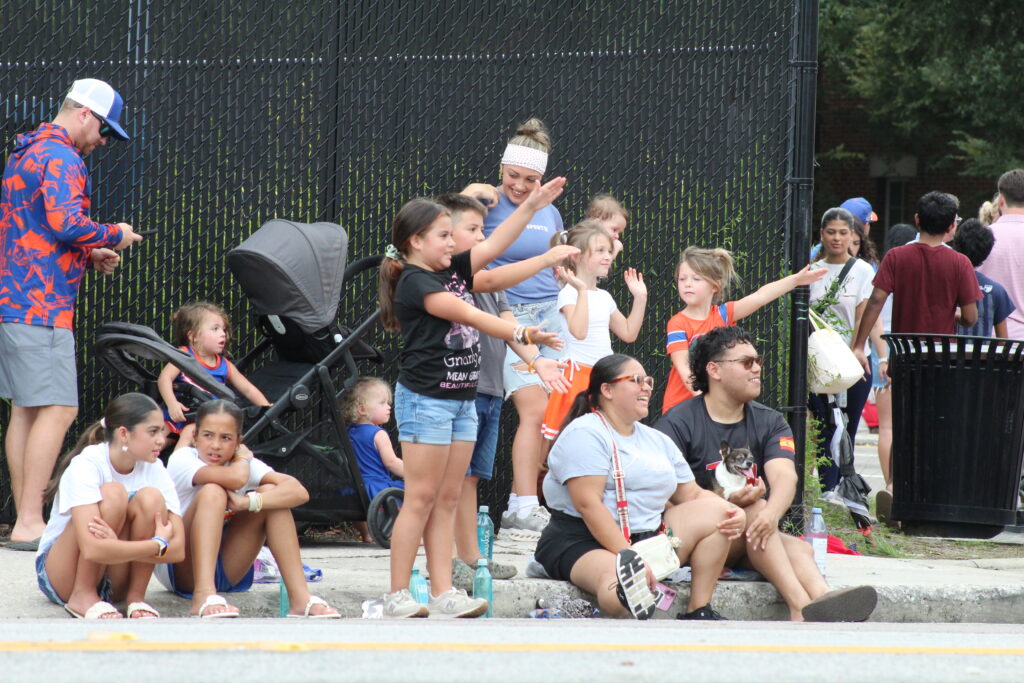 Spectators Gator Chomp at the UF Homecoming Parade. (Photo by Nick Anschultz)